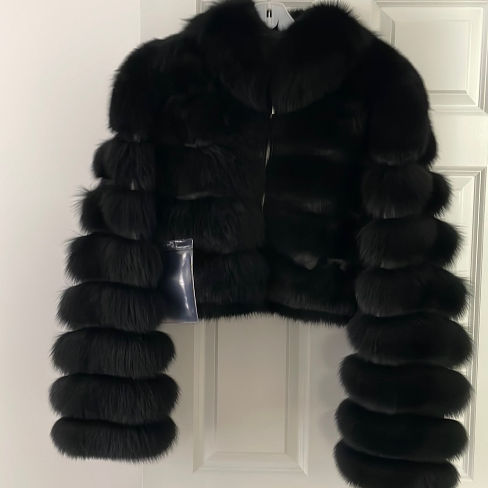 Brand New / Never worn Gartenhaus Furs Cropped Fox Fur Coat. 100% real fur